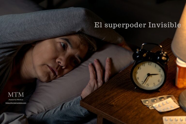 Mujer en la cama que sufre de insomnio, tratando de dormir